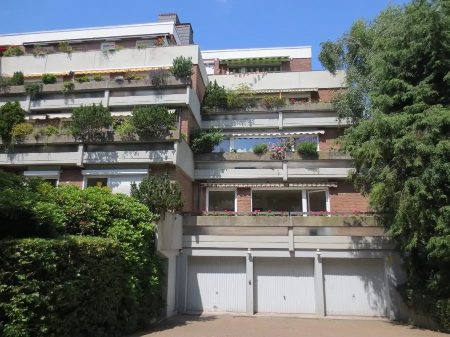 Terrassenhaus im Bremer Gete-Viertel mit begrünten Staffelgeschossen